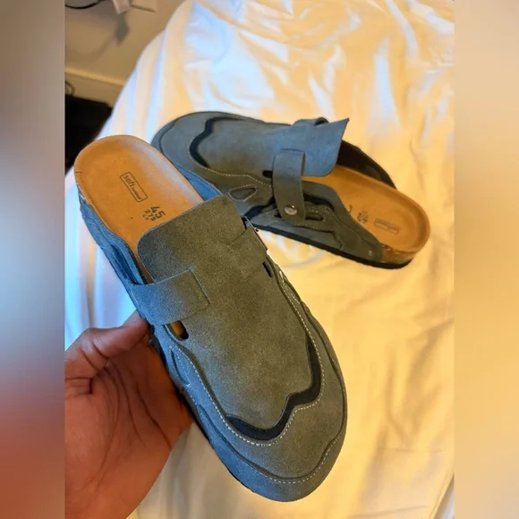 Clogs - Picture 2 of 5